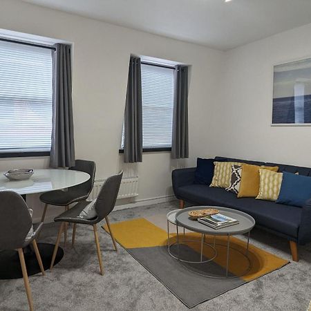 Old Compton Apartamento: Charming Retreat for Mature Guests London Exterior photo