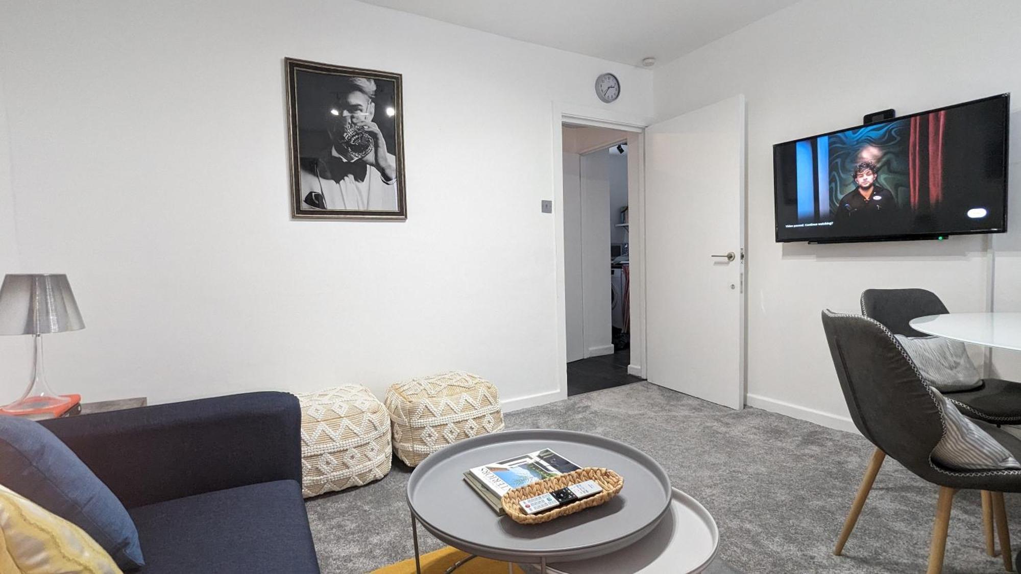 Old Compton Apartamento: Charming Retreat for Mature Guests London Exterior photo